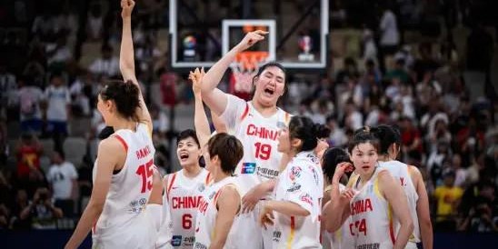 第二节被打18-0，中国女篮半场11次失误，上场比赛全场仅9个